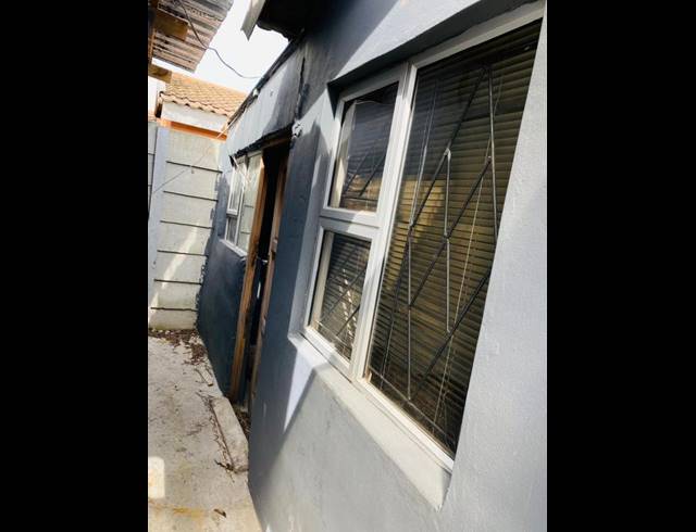 2 BEDROOM HOUSE FOR SALE IN KHAYA